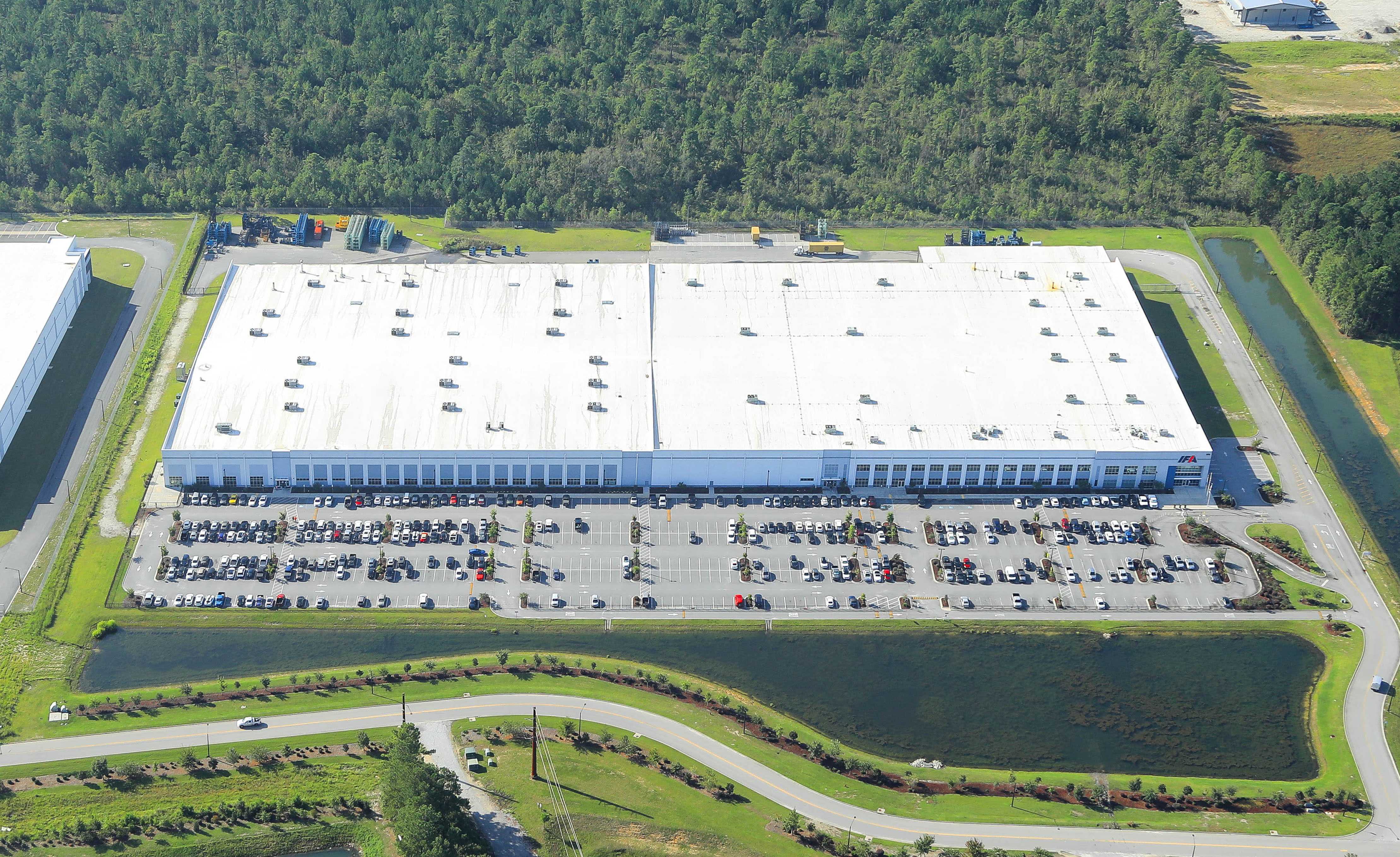 448,768-square-foot (sf) industrial building at 479 Trade Center Parkway in Charleston, SC